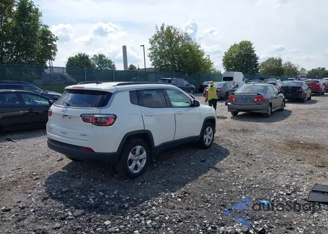 2019 Jeep Compass Latitude 4X4 z USA, uszkodzony, nr VIN 3C4NJDBB8KT741852